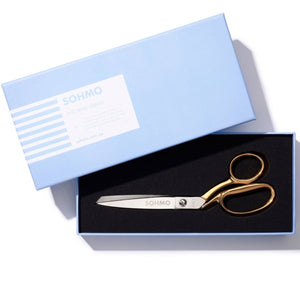 Gold scissors in a blue box with 'SONHO' branding on a white background